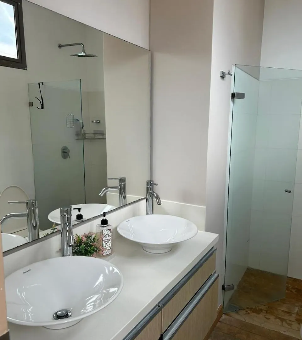 Great View 3 Bedroom Apartment Near Provenza 1101 メデジン