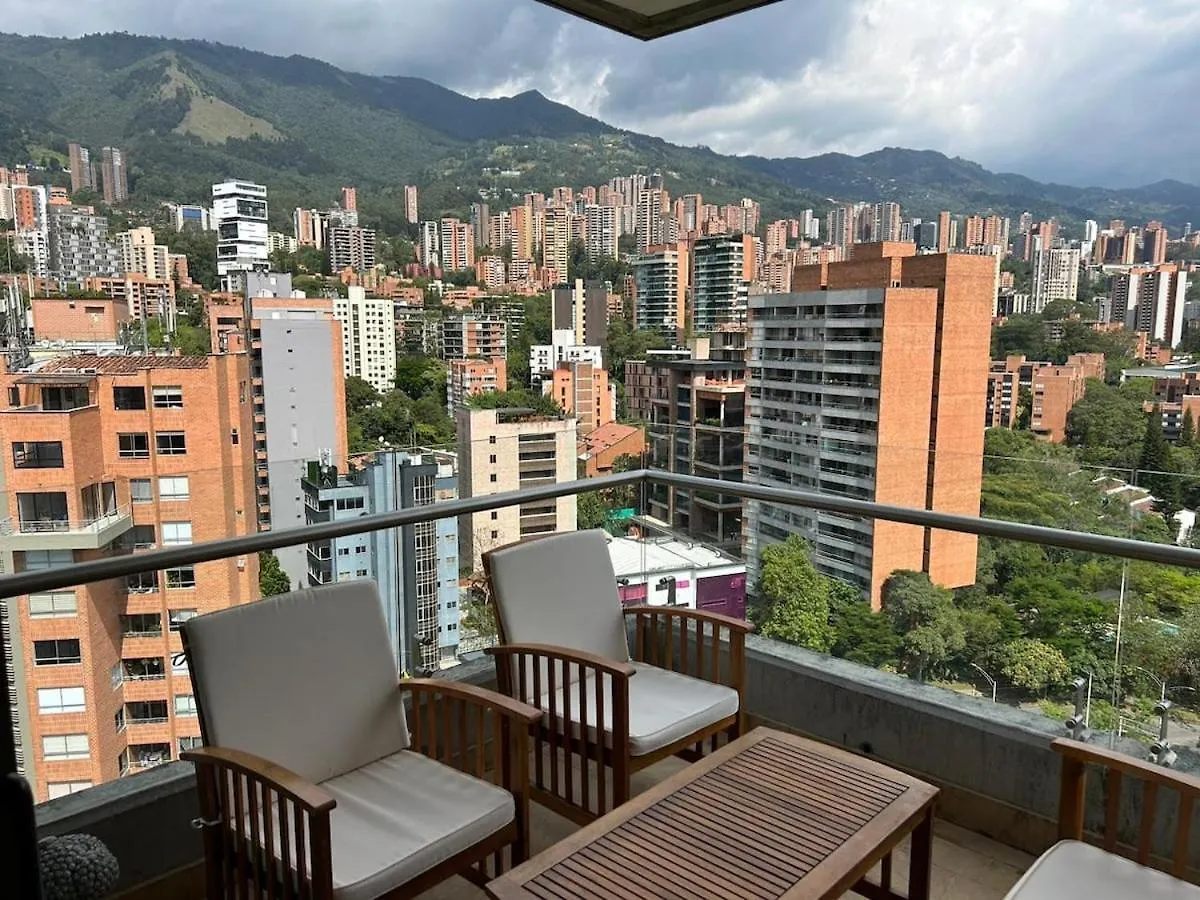 Great View 3 Bedroom Apartment Near Provenza 1101 メデジン